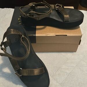 WOMEN OLIVE GREEN TEVA’S
